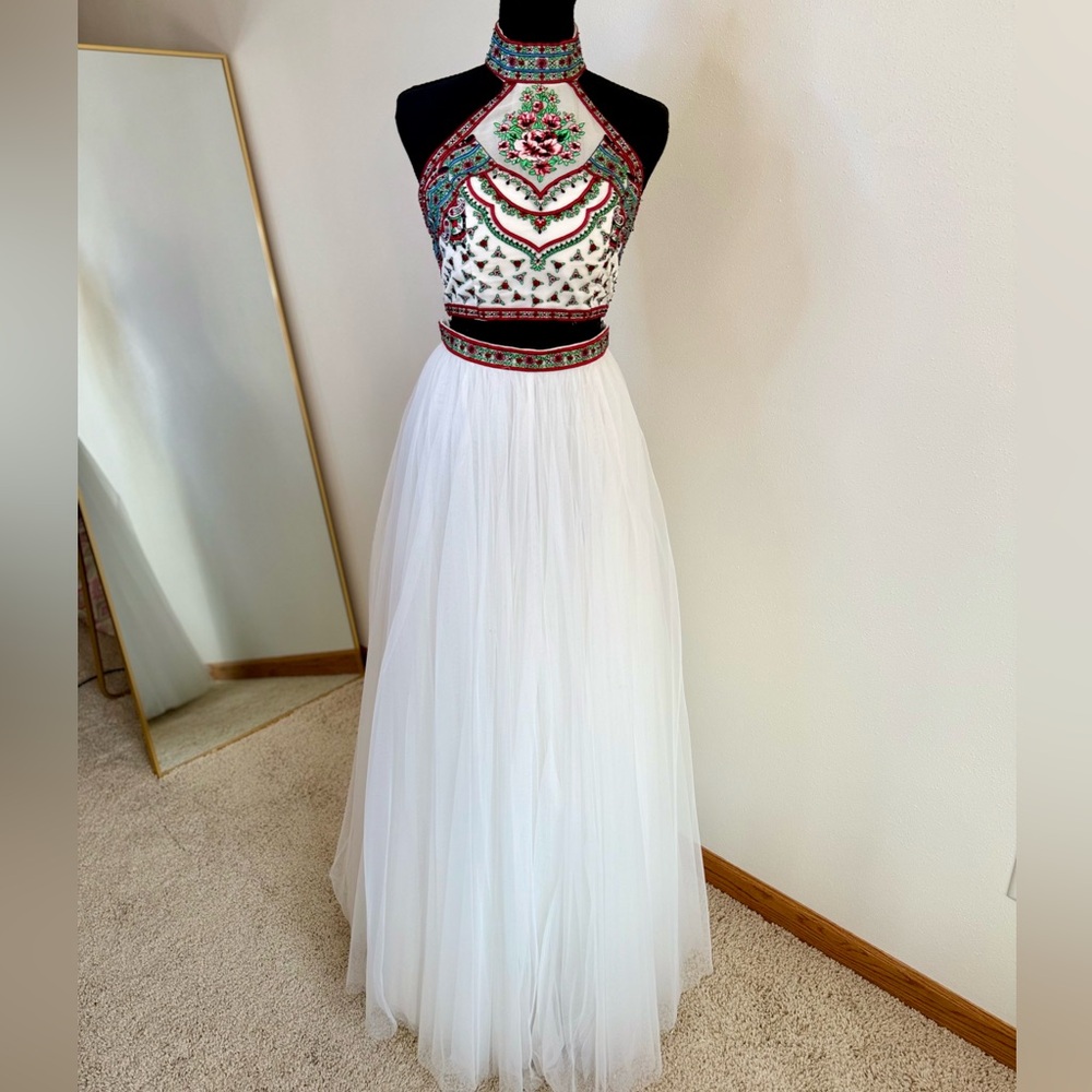 Sherri Hill 72171 White Beaded Halter Prom Dress Size 4 Tulle Ball Gown